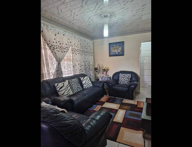 3 BEDROOM HOUSE FOR SALE IN KARENPARK